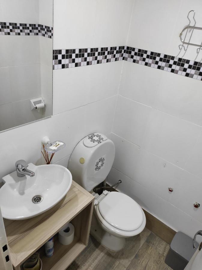Ezeiza 1 Nuestro Lugar A 15 Minutos Del Aeropuerto Tranfer Opcional Desde Y Al Aeropuerto De Ezeiza Las 24 Horas Pet Friendly מראה חיצוני תמונה