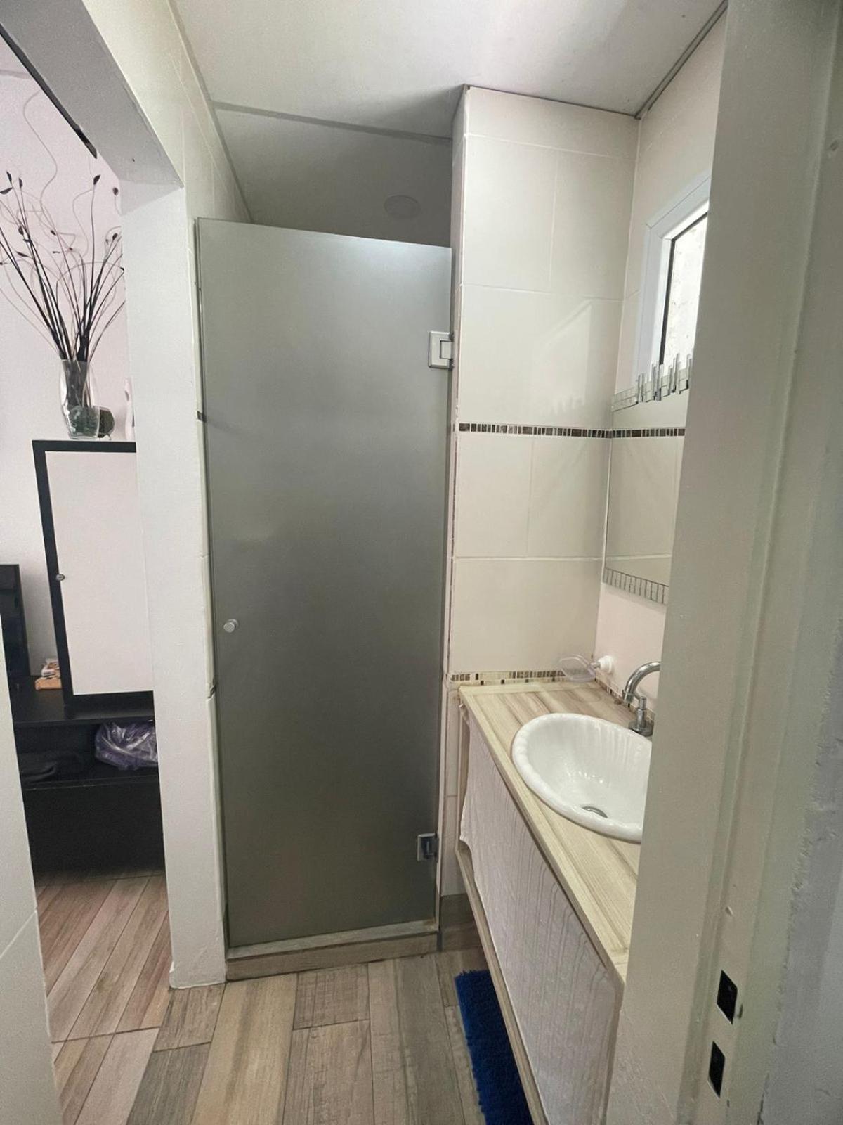 Ezeiza 1 Nuestro Lugar A 15 Minutos Del Aeropuerto Tranfer Opcional Desde Y Al Aeropuerto De Ezeiza Las 24 Horas Pet Friendly מראה חיצוני תמונה